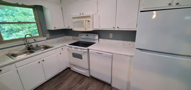 Foto del edificio - 3 Bedroom 2 Bathroom House