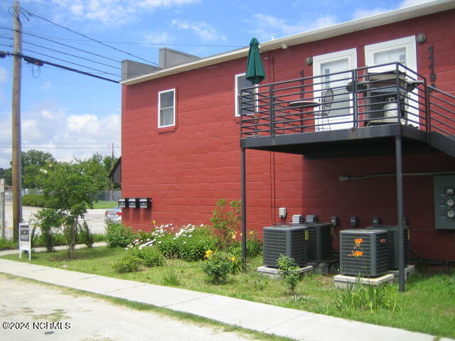 Building Photo - 1121 Queen St