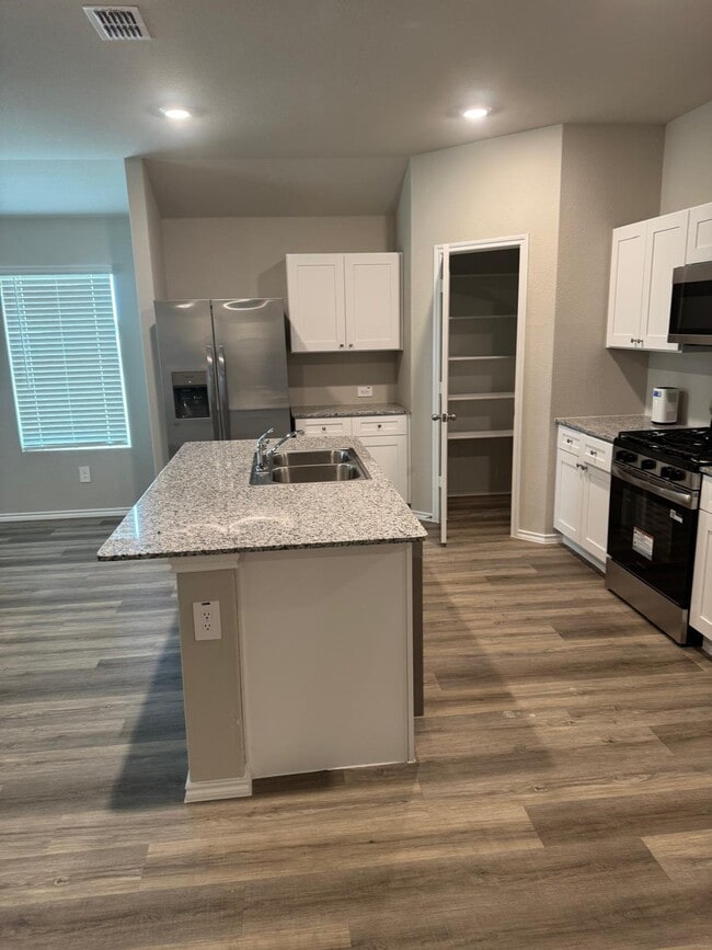 Photo - 1504 Tin Roof Rd House