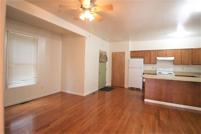 Building Photo - 306 N Hamilton St