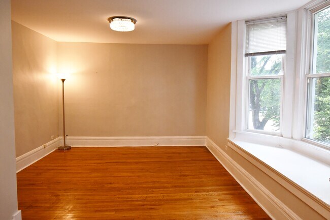 Foto del edificio - 1835 W Addison St
