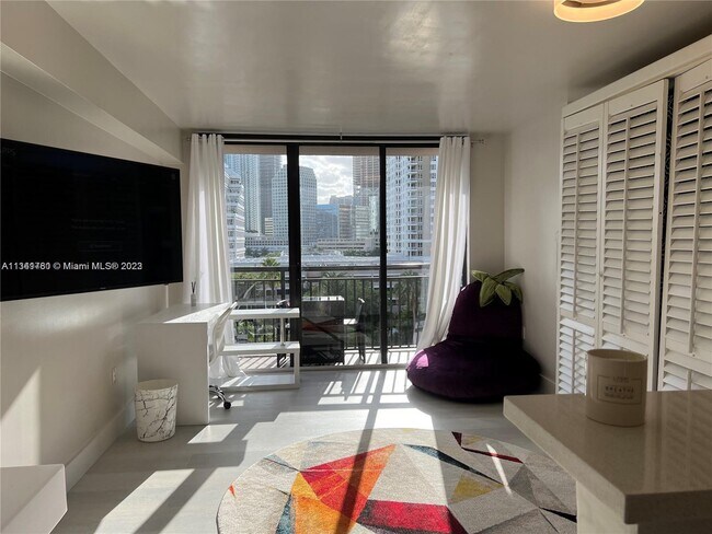 Building Photo - 540 Brickell Key Dr