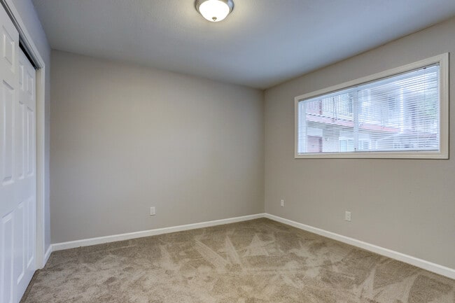 Building Photo - Look no Further, Tyee offers a SUPER 1bed/...