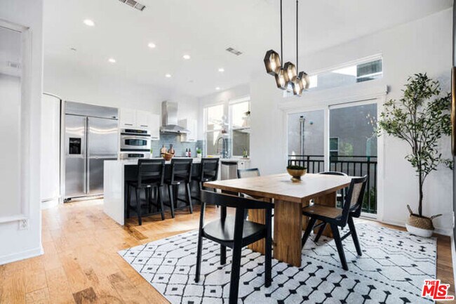 Building Photo - 6582 S Para Way