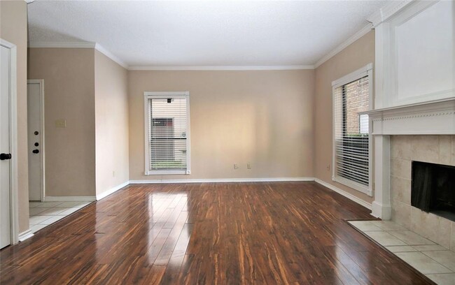 Building Photo - 2025 Augusta Dr