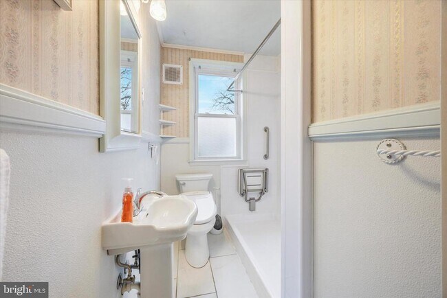 Building Photo - 103 Valley Rd