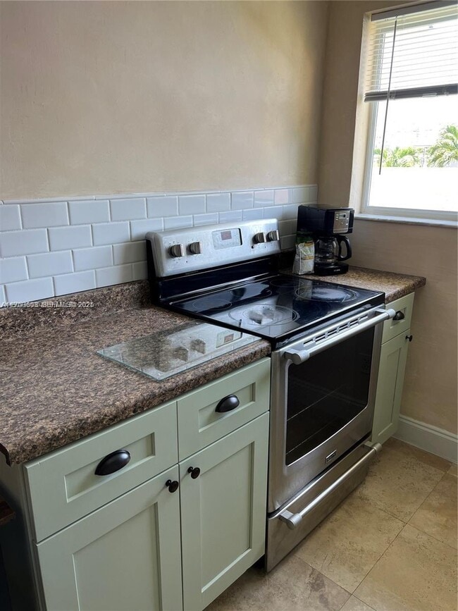 Foto del edificio - 680 SW 10th St