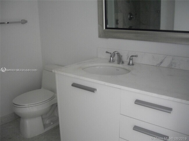 Building Photo - 1060 Brickell Ave