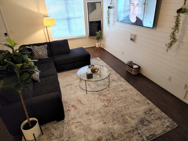 Foto del edificio - 4468 Highwood Park Dr