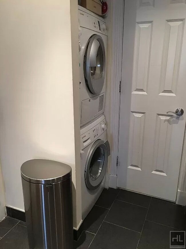 Building Photo - East 10th Street