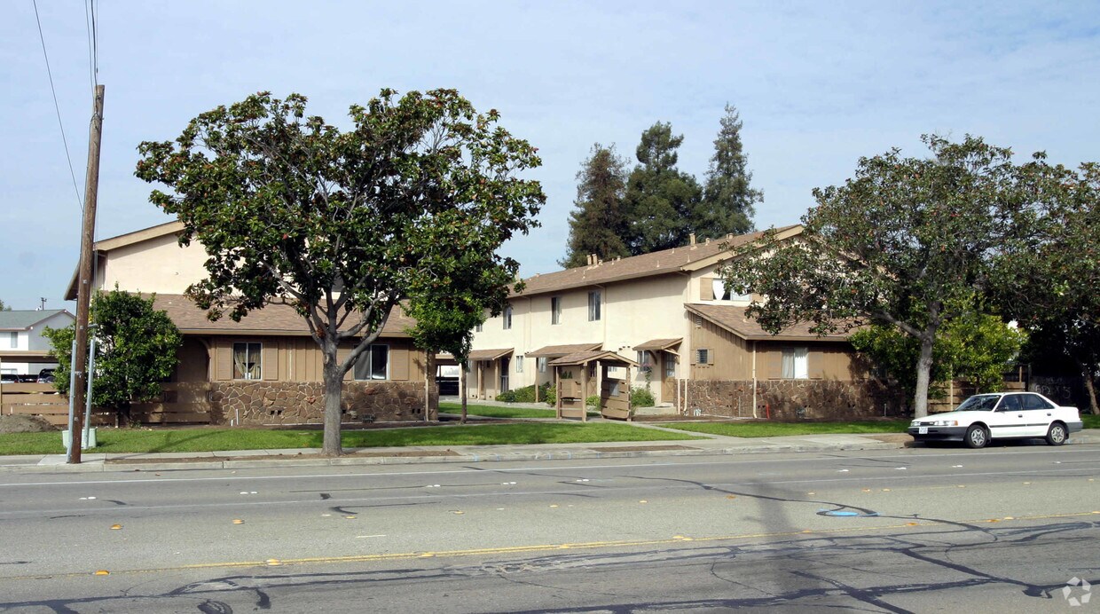 Building Photo - 4549-4963 Central Ave