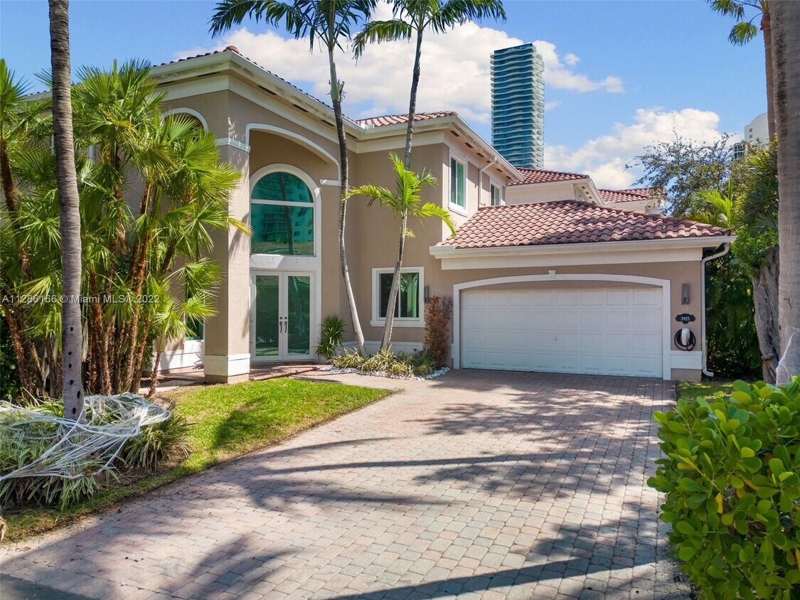 3925 194th Ln, Golden Beach, FL 33160 House Rental in Golden Beach