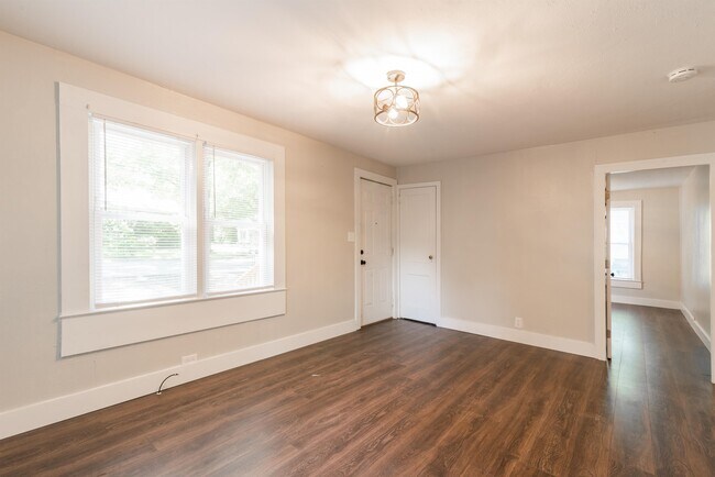 Foto del edificio - 1108 W Walnut Ave