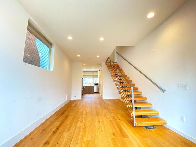 Foto del edificio - Great Townhome For Rent