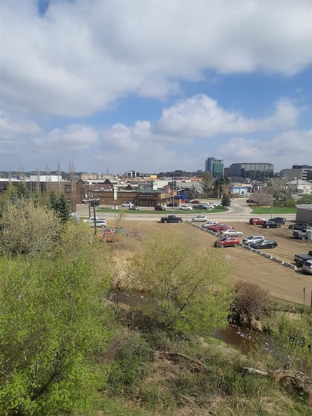 Building Photo - 0 Bed 0 Bath Unit in Red Deer, AB