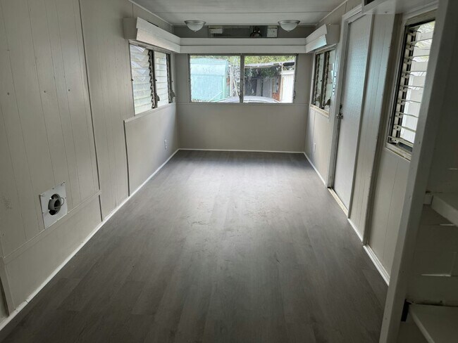 Building Photo - 44 Circle Dr