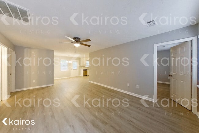 Building Photo - 301 Beaver Pointe Dr