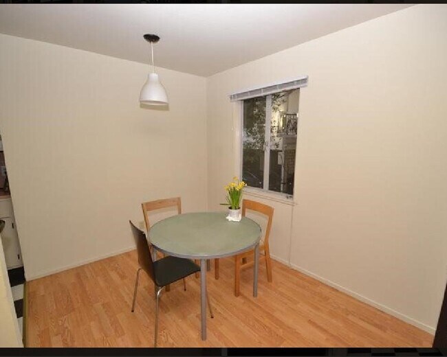 Foto del edificio - 2636 Warring St