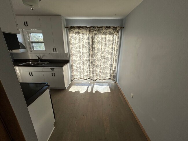 Foto del edificio - 2320 S Crestwood Rd