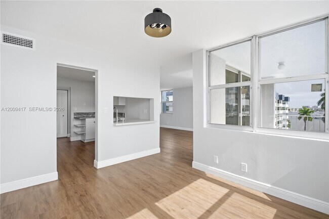 Foto del edificio - 16570 NE 26th Ave