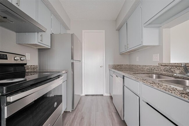 Building Photo - 12615 Brookglade Cir