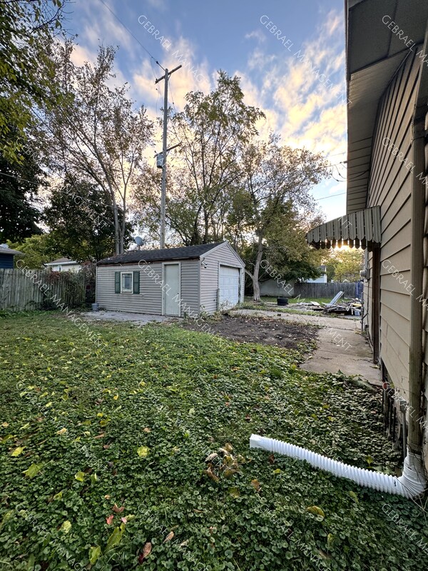 Building Photo - 2522 Paducah St