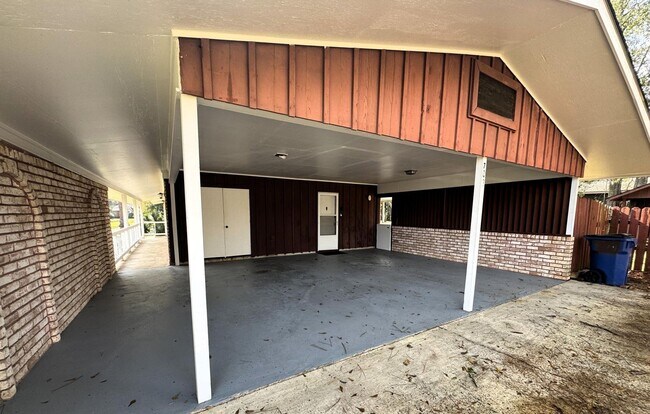 Building Photo - 703 Whitney Dr