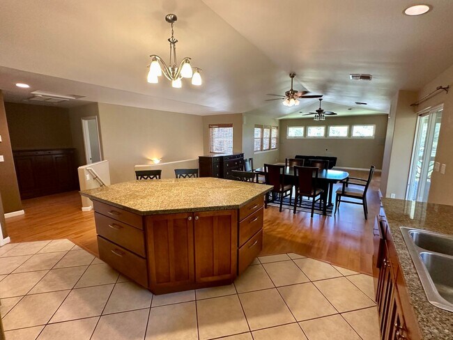 Foto del edificio - Spacious Home Close to Beaches, Shopping and More in South Maui!