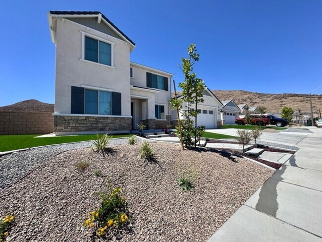 Foto del edificio - Spacious 5BD/3BA Home with Loft, Solar & B...