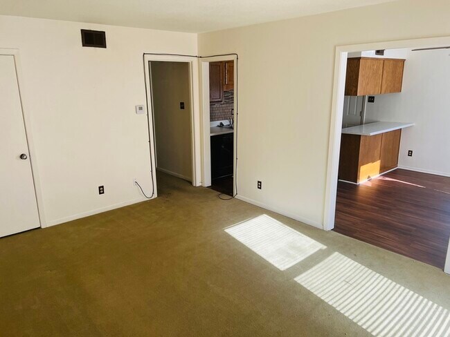 Foto del edificio - BEAUTIFUL DUPLEX IN EAST MEMPHIS!!