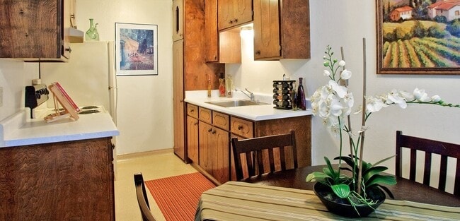 Interior Photo - 7th Street Manor