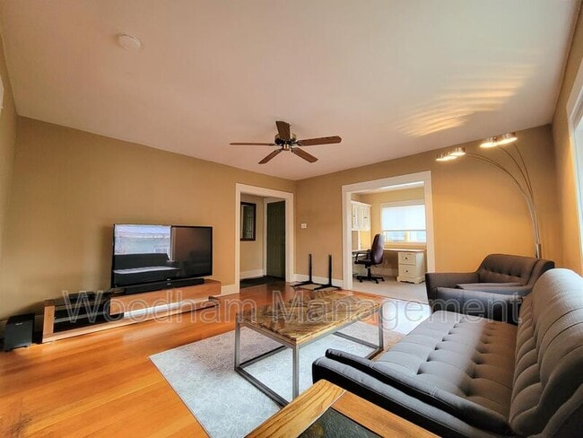 Foto del edificio - 407 N Broadway Ave