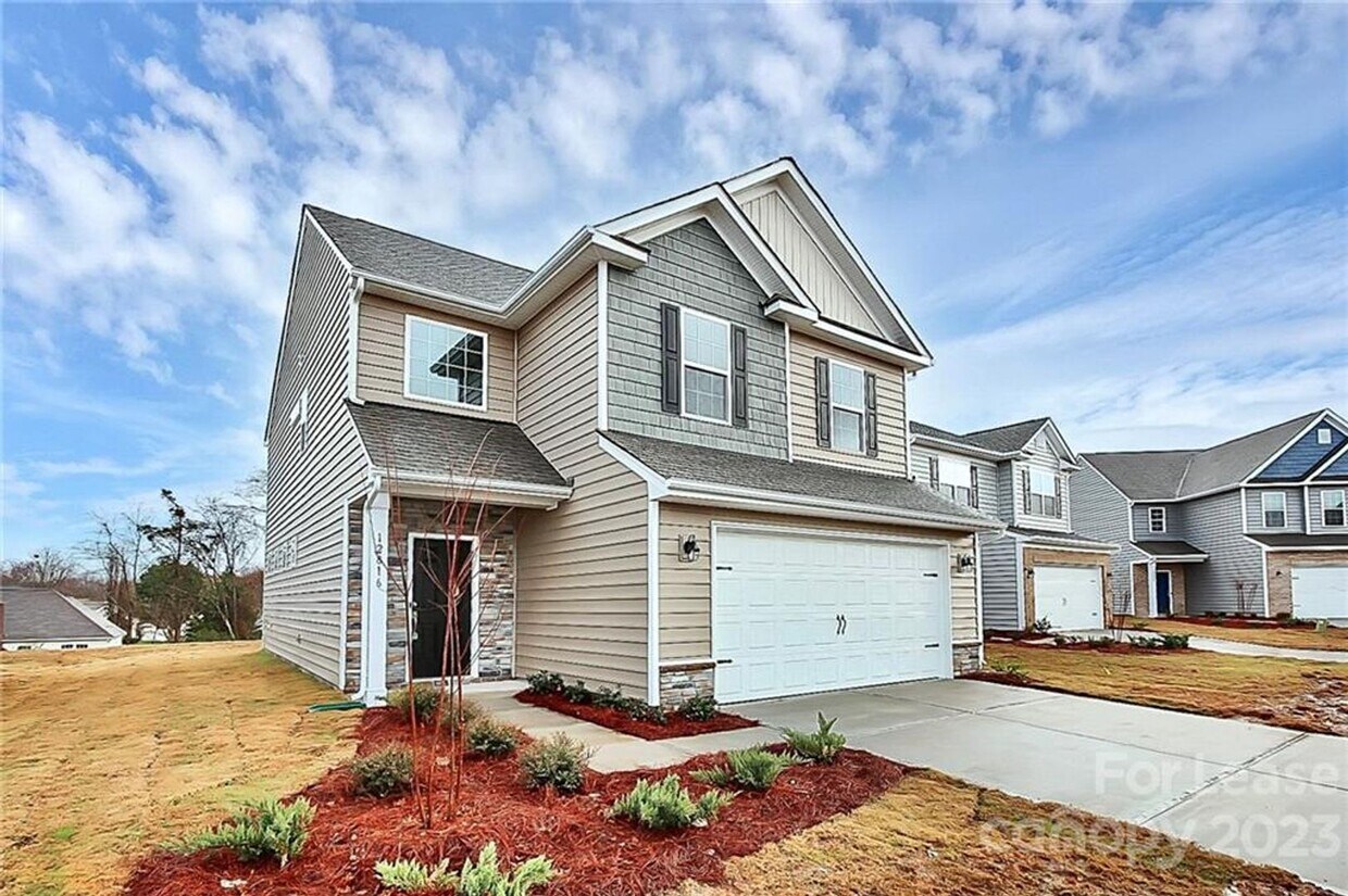 Foto principal - Stunning Almost New Home in desirable Chat...