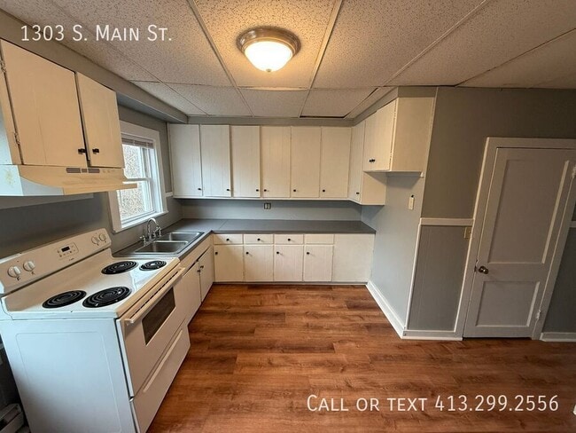 Building Photo - 1303 S Main St