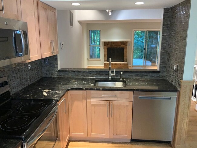 Foto del edificio - Beautiful 2BR 3.5BA updated town home located in the Saddle Ridge Community