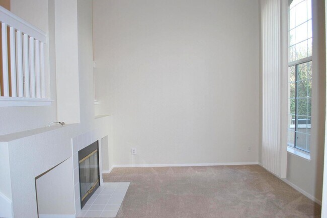 Foto del edificio - NEW PRICE ! Bright & Modern Townhouse in Beautiful Danville! Close to Blackhawk Plaza!