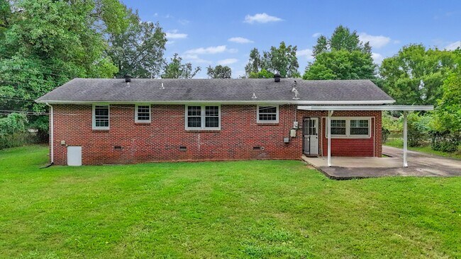 Foto del edificio - 1347 Gibson Dr