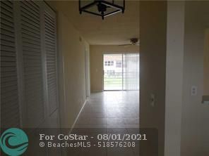 Foto del edificio - 9855 Sandalfoot Blvd