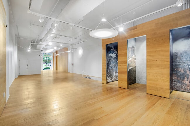 Building Photo - 464 Broome St