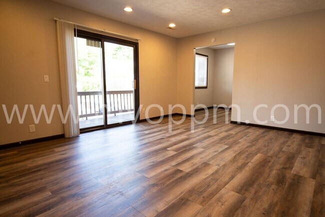 Building Photo - 2918 N 75th Ave