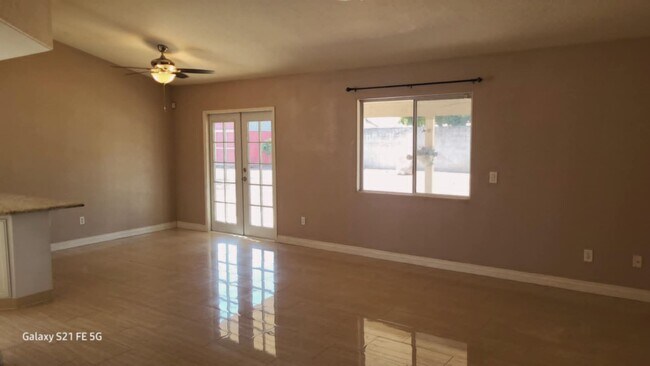 Building Photo - Immaculate 3 Bedroom 2 Bath House locate w...