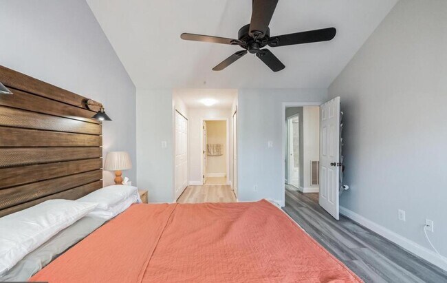 Foto del edificio - 5834 Wyndham Cir
