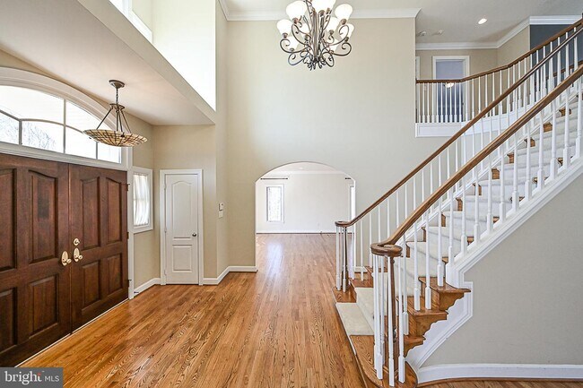 Building Photo - 12014 Creekbend Dr