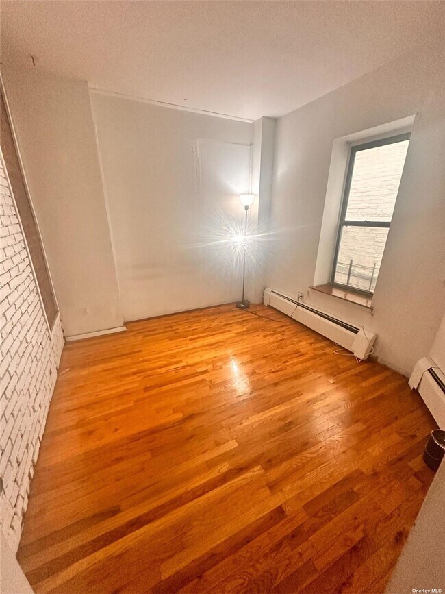 Building Photo - 472 41st St