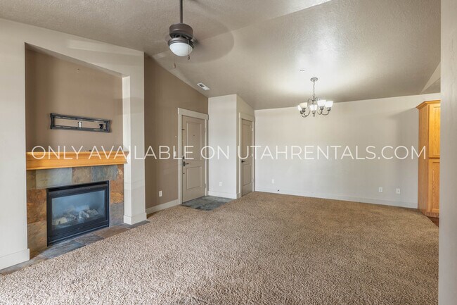 Building Photo - 1027 500 E