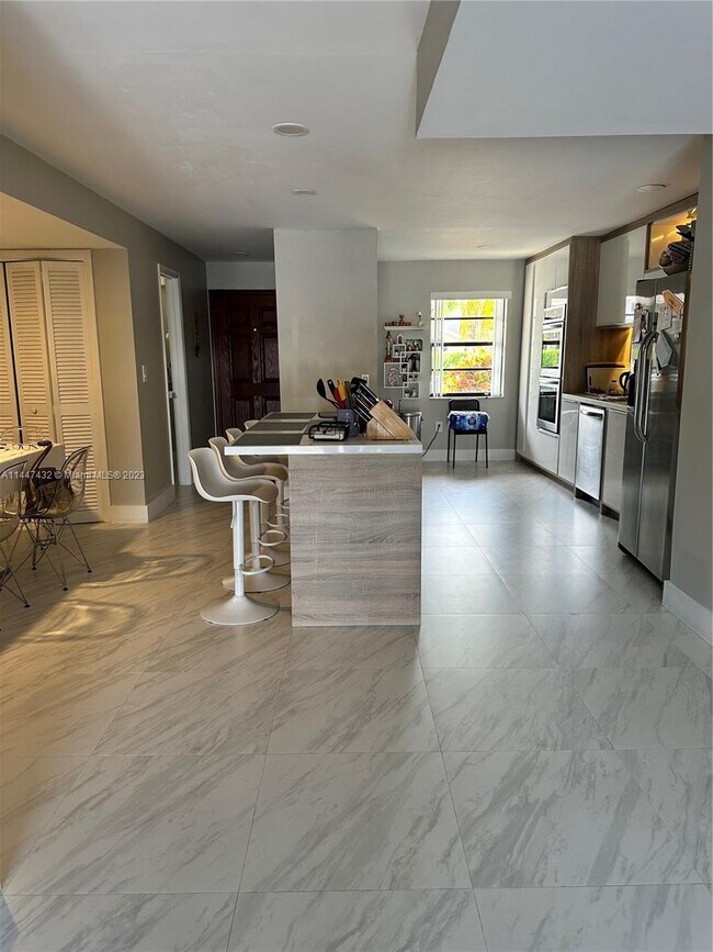 Foto del edificio - 3811 NE 166th St
