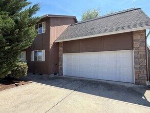 Building Photo - 870 Spurlock St