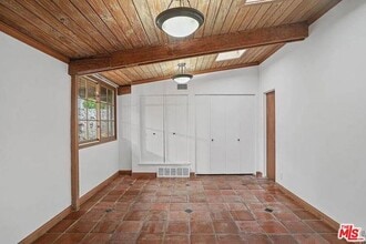 Building Photo - 800 Bramble Way