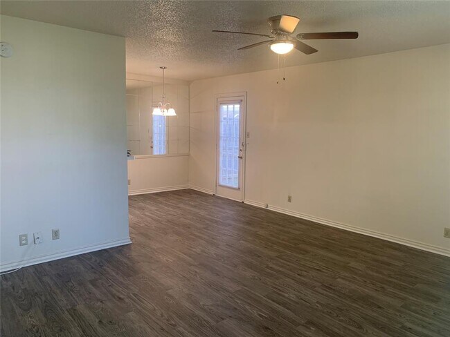 Building Photo - 1037 Roaring Springs Rd