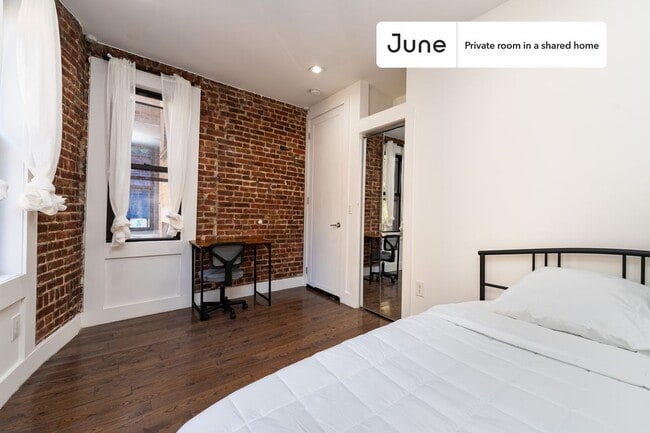 Building Photo - Room in Shared 4 bed/2 bath home